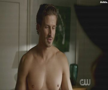 》*nu apucă să-i răspundă lui Annie că după ce-și ia oala în cap, cade în genunchi, își dă +; ochii peste cap și leșină* =))))))))))
