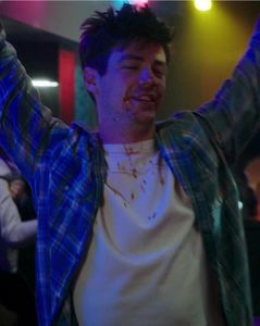 ⤑ᵖᶤᶰᵏĿЄ♏ØИÂÐЄ ┊elizabeth acoperate ca nu e frumos=)) se uita cai astia la tine(click; si nu e bine=)))# danseaza pe melodie si se desface la pantalonii=)),cu mainile in vant ip;
