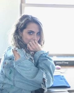 ⤑ᵖᶤᶰᵏĿЄ♏ØИÂÐЄ ┊si daca o fac?# ridica o spranceana=));-adam(click; sa sti,data viitoare le cerem banii sa fie clar=)))-liz# danseaza si isi arunca bluza=));
