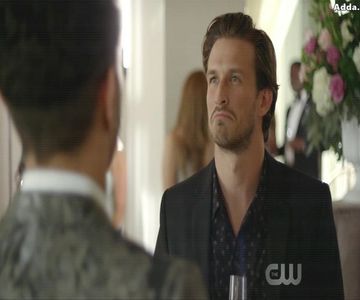 》Dacă o faci, te întind pe masa aia și te f... de-ți sar capacele =))))))) *dă din gene inocent +; de parcă ar fi zis ceva normal* #Annie.
