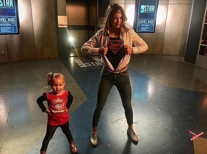 ⤑ᵖᶤᶰᵏĿЄ♏ØИÂÐЄ ┊ # ajunge cu el in fata usi biroului doamnei decan,si ii da un picior usei(click; sa se deschida din motive necunoscute in caz ca nu a curatat femeia de servici=)))) ;hmmm # ia o din aia de graffiti roz bombon;
