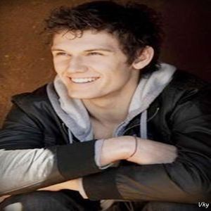 ▬ ❝Daca il gaureste, isi face loc sa bage si li-mba.❞ Isi imagineaza cum linge doamna decan la; perete si pica jos de ras, se tine de burta. =)))))
