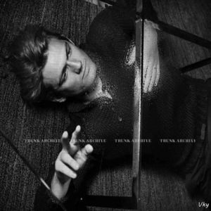 ▬ ❝Nu, dar chiar imi doresc sa vad chestiile astea.❞ Rade si o trage mai sus, ca sa stea si el mai; bine si ea.=)))))
