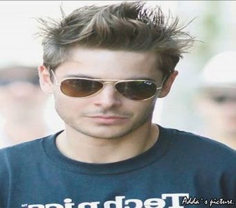 》Sigur are pisică........ =))))))))))))) *își aprinde o țigară și ia o gură din pahar*