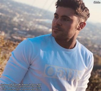 》Da, l-am f.... =))))))))) *îl bufnește râsul și i se scurge băutura din gură înainte să înghită*