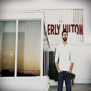 ▬ ❝Daca mai dansezi asa, o sa sar eu pe tine.❞ Rade si danseaza pe langa ea.=))))