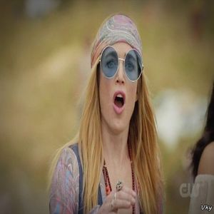 ▬ Il impinge imediat cum o saruta. ❝Scarbos.❞ Pleaca de langa el si se duce la geam, unde il; deschide si incepe sa scu;;;ipe. =)))))))))))))))
