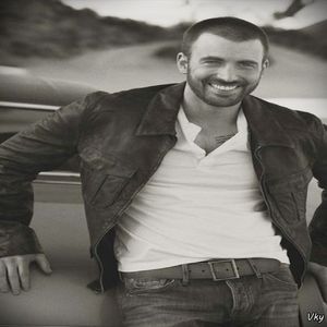 ▬ ❝Haide ca nu fac atat de urat.❞ Murind de ras o ridic si o lasa in brate la el, apoi danseaza cu; ea asa in brate.=)))))))))
