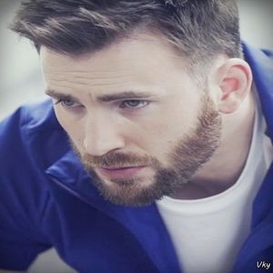 ▬ Dupa ce trage un fum, ramane cu privirea pe ea si zambeste. ❝E bine de stiut.❞=)))))