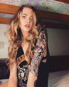 ⤑ᵖᶤᶰᵏĿЄ♏ØИÂÐЄ ┊sunt destul de sigura ca or sa ramana chris si kris=)) deci(clicl; mai bine nu aici=))# asteapta sa vada ce joaca;
