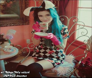 ϟ⚝. Mεямαιd Qυεεи ☪☂ [cl] chiar ma suprinde,dar nu ma convinge , oricum nu conteaza; daca joc eu sau nu [#ridica scurt din umeri si se ridica de jos.
