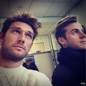 ▬ ❝Fix la aia m-am gandit, circ si panarama.❞ Lesinat pe jos de ras.=))))))
