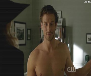 》*se pregătea să bea din pahar, aude ce zice Matt pt Cate și Brandon și se îneacă, râde +; în hohote* ASTA VREAU SĂ VĂD...... Și nu o provoc tot eu pe Liz, să facă altcineva=)))) că-mi iau omor..#annie. Știu... =)))))))#grant.
