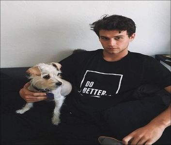 ⤑ᵖᶤᶰᵏĿЄ♏ØИÂÐЄ ┊chiar imi pare rau..vrei sa..?# da sa isi dea tricou jos fara nici un(click; stres sa il dea=));sincer sa fiu petrecerea de dupa bal probabil o sa fie mai interesanta# deja vedea verde in fata ochiilor=)));dar sunt destul de ok balurile aici
