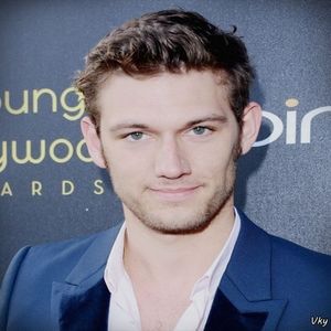 ▬ ❝Inseamna ca nu a fost ca asta de nu ti-am zis asta.❞ O trage mai bine la el; in brate si o pupa pe gat.=))))))
