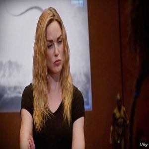 ▬ Sta cu spatele la el si nu il baga in seama.=))))))