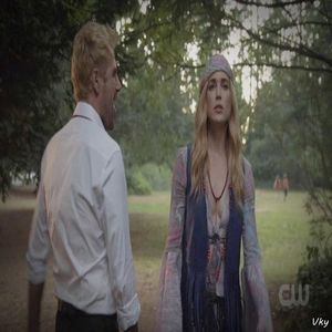 ▬ ❝Sunt sau nu am voie sa fiu?❞ Se uita la el revoltata.=)))))))