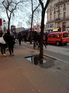 Vestele galbene în Place de la Republique