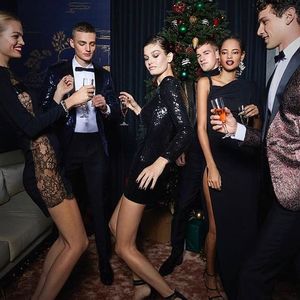 PETRECERI DE SARBATORI -multa lume chinuita - de sarbatori - CRACIUN FERICIT; exista versiunea de a merge in europa cu vaporul - am auzit de croaziere - lux - pe la o mie dolari - pina in GRECIA - sau cu angajare pentru cei fara bani - in port sunt mii de joburi - care nu neces
