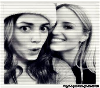 ⤑ᵖᶤᶰᵏĿЄ♏ØИÂÐЄ ┊nuuu..eram fata cuminte pe atunci=)))) pe atunci=))))# rade,face(clicl; o fata ciudata cand intreaba dc; crede-ma nu vrei sa sti ce e acolo=)))) e un fel de..ferentari am auzit la voi cred..al new yorkului=)))))
