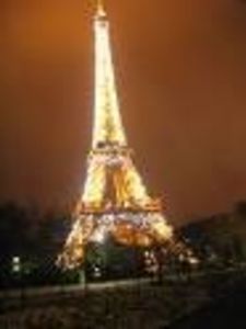 Sunt obsedata de Paris si tot ceea ce tine de el.
