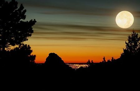 moon-sunset