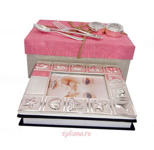 cadou-fetita-album-tacamuri-mot-dintisor; Cadouri de botez argintate pentru fetita Intra in magazinul nostru online www.ejuliana.ro
