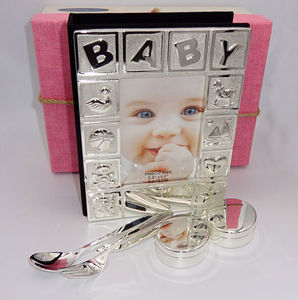 cadouri-botez-bebelusi-prima-aniversare (5); Cadouri de botez argintate pentru fetita Intra in magazinul nostru online www.ejuliana.ro
