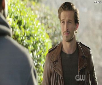 》*Se uită la ea și dă din cap negativ* Nu-nu-nu!!! =)))))))#Ruby. *îl vede pe Grant și urlă; ca din gaura de șarpe* IUBIREEEEEEEEEEEE. și MELISSAAAAAAAAA.
