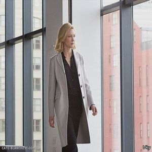 ▬ Se desparte pe drum de Amick sa nu bata la ochii si merge in universitate,; mai exact pe holul lung ce duce spre cabinetul ei.=)))
