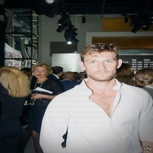 ▬ ❝Nu sunt inca in starea de a te intelege, dar e cum zici tu.❞ Se uita ciudat la ea.=))))))