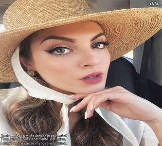 》*îl vede încotro privește și-i apasă scurt pe tâmplă cu un deget* Ce se întâmplă la tine+; la mansardă? I know that look. =)))))).
