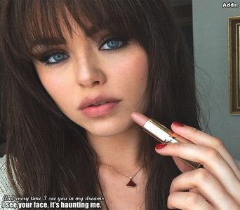 》*râde în hohote când acesta o trage pe ringul de dans* Știi că nu știu să dansez pe +; jazz, nu? O să-mi ia ceva să copiez din mișcările celorlalți...*se uită la el*
