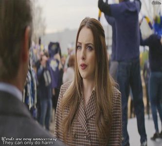 》*o mângâie prin păr* Adică să nu mai fii nici prietenă cu ea, sau cum, că nu înțeleg? +; *se uită la ea confuză* =)))))))))).
