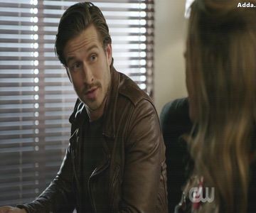 》*se uită IP spre el în timp ce expiră fumul* Asta i-am și spus, frate. Și a început să facă +; circ....*se oprește și își amintește cum a spart pahare, apoi adaugă* Bine, eu am făcut puțin circ, dar ea l-a continuat după ce i-am dat timp de gândire. =)))))).
