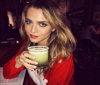 ⤑ᵖᶤᶰᵏĿЄ♏ØИÂÐЄ ┊coooorect..mai ales cred ca o sa fie mai suparata pe(click; # arata spre cate si tom=))); si poate va lasa usor..sti?nu ma asteptam sa il vad vreodata pe grant gustin asa..i like it..both of you look really happy:x
