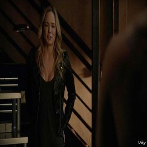 ▬ ❝Ala nu vede pe nimeni acum decat pe Cate, poate are parte si de actiune dupa bal.❞=))))