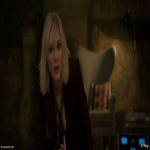 ▬ ❝Si ce vroiai? Sa te i-au de mana pe scena si sa te sarut? Tu ai zis ca ei nu trebuie sa stie; absolut nimic ca sa nu faca misto pe seama ta.❞ E psiholog, nu urla ca nebuna chiar daca e revoltata.=))))))
