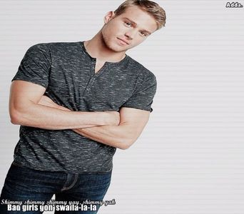 》*o lipeste usor de o perdea pana da de perete, o saruta cu patima+; In timp ce mareste viteza si o din ce in ce mai repede *=)))))))
