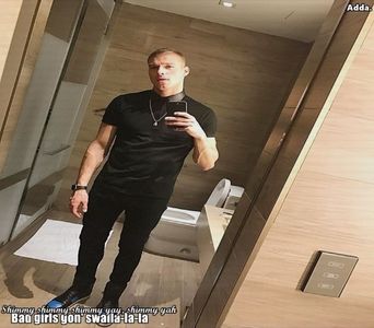 》*o sterge usor cu perdeaua*Scz e cam aspra limba=))))))))))))