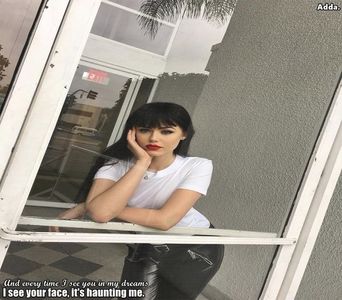 》Lasa ca e bine asa, you are se#xy when you are confident.. *scoate limba la el; si râde* Mhm... =)))))
