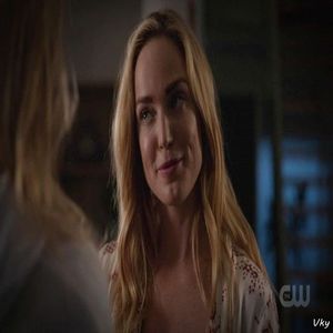 ▬ ❝Nu stiu sa gatesc, asa ca, nu iti face iluzii degeaba.❞ Intinde paharul sa ii mai toarne unul=)))