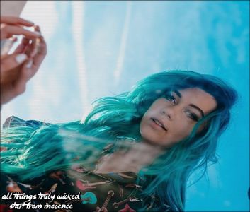 ϟ⚝. Mεямαιd Qυεεи ☪☂ [cl] asta ar fi fost amuzant de vazut,da [#rade usor si se uita; in directia aia .
