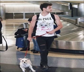 ⤑ᵖᶤᶰᵏĿЄ♏ØИÂÐЄ ┊vorbim de tom..prea gentleman sa faca asta=))))