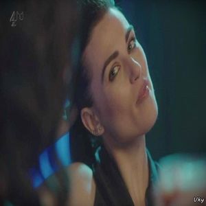 ▬ ❝Pacat, te-as fi vazut acolo fara haine langa ei.❞=))))))