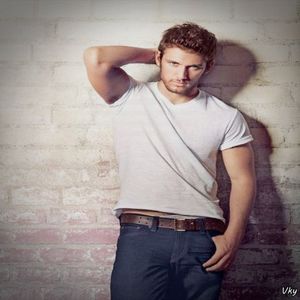 ▬ ❝Dar...❞ Nu mai apuca sa zica nimic ca e sarutat si ii raspunde. =)))))