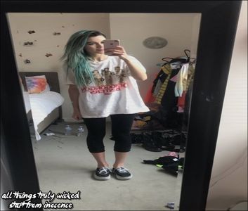 ϟ⚝. Mεямαιd Qυεεи ☪☂ [cl] sa speram ca ai dreptate [#se uita in directia aia . si se pare; ca aveai [#rade oarecum.
