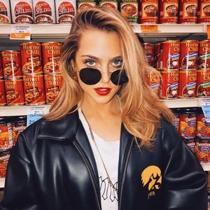 ⤑ᵖᶤᶰᵏĿЄ♏ØИÂÐЄ ┊awww uite de aia te iubesc eu:x-liz.do you feel(click; better future husband?=)))# se uita sweet la el si il pupa pe cap=)));
