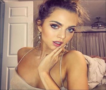 ⤑ᵖᶤᶰᵏĿЄ♏ØИÂÐЄ ┊i love you too# zambeste si ii raspunde la sarut; dar spre apararea lui liz..1.nu (; sunt de mult impreuna si sti cum era grant inainte 2.am vazut si postarea pe insta=)))))
