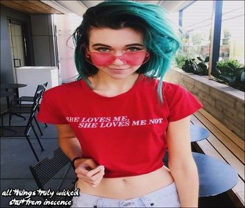 ϟ⚝. Mεямαιd Qυεεи ☪☂ [cl] heii..heii , cu toate astea esti una din cele mai geniale persoane; pe care le cunosc si ca chiar e hetero sau nu , e pierderea lui,oricine ar fi norocos sa te aiba [#zambeste usor. da,cred ca ar trebui sa ne bucuram
